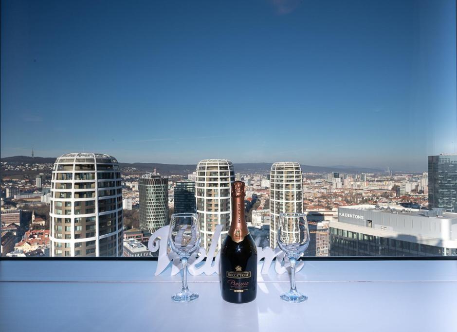 Panoramaview/31Thfloor!/Luxury/Wifi/Parking Apartment Братислава Екстериор снимка