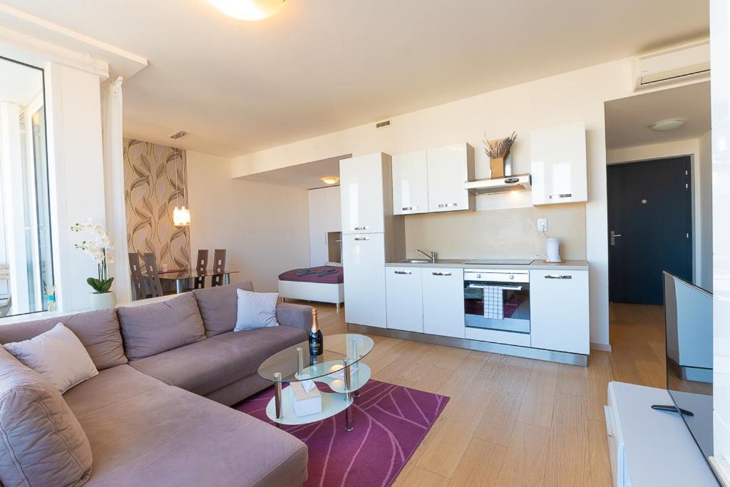 Panoramaview/31Thfloor!/Luxury/Wifi/Parking Apartment Братислава Екстериор снимка